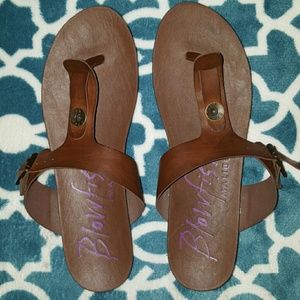 Brown blowfish sandals