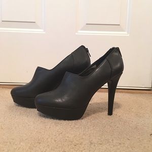 Nine West stiletto booties size 8