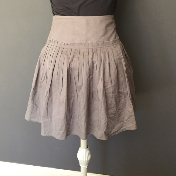 *SOON TO DONATE* 
Banana Republic Taupe Pleated Skirt - Picture 5 of 7