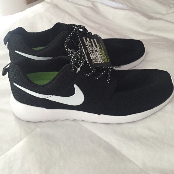 Nike roshes women's 8.5