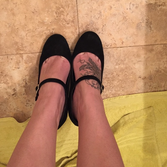 Vince Camuto black wedges