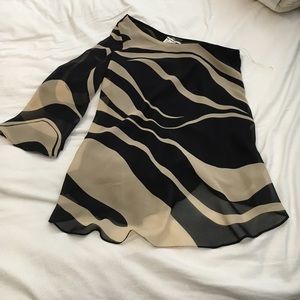 NWT Black and Tan One-Shoulder Flowy Top (Sz S)