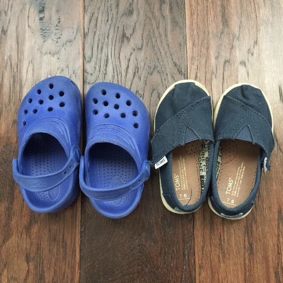 Toddler TOMS & CROCS - size 6 & 6/7