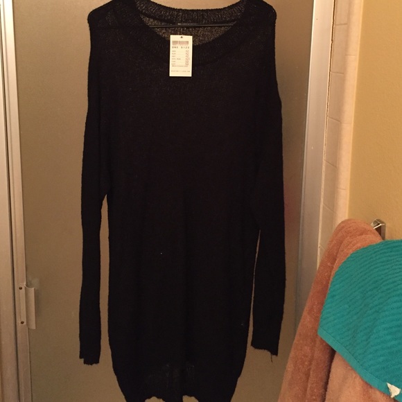 Brandy Melville sweater - Picture 2 of 2