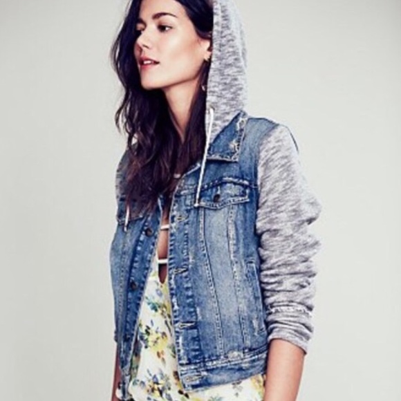 FREE PEOPLE jean jacket. Size S.