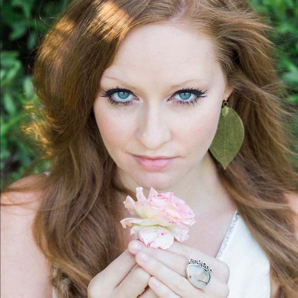 Metal Leaf Earring in Gold Tone