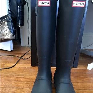 Brand new, never worn Hunter rain boots.