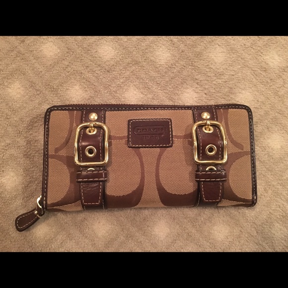 Coach wallet - Picture 1 of 3