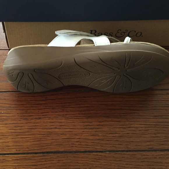 Bass white sandals 5.5 ❣SALE❣ - Picture 3 of 4