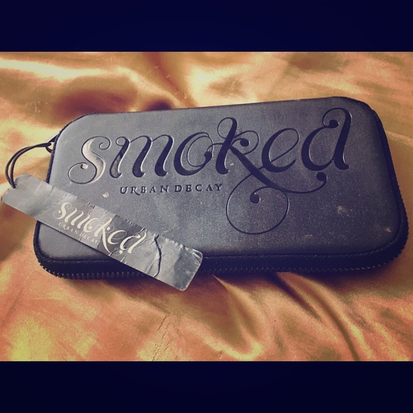 Smoked Urban Decay eyeshadow palette