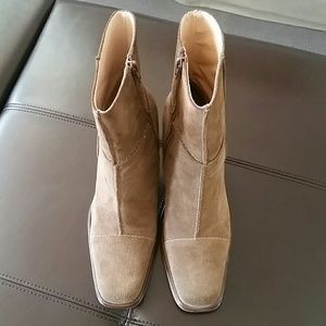 Suede boots