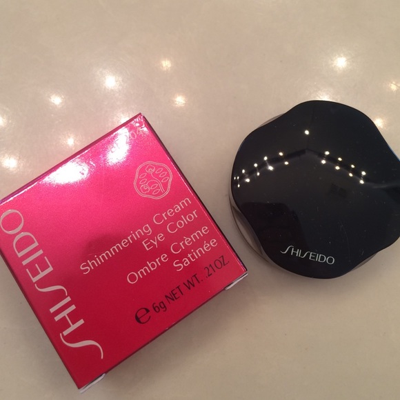 NEW! Shiseido shimmering cream eye color - Picture 4 of 4