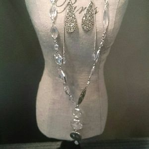 Laundry by Shelli Segal necklace and earrings