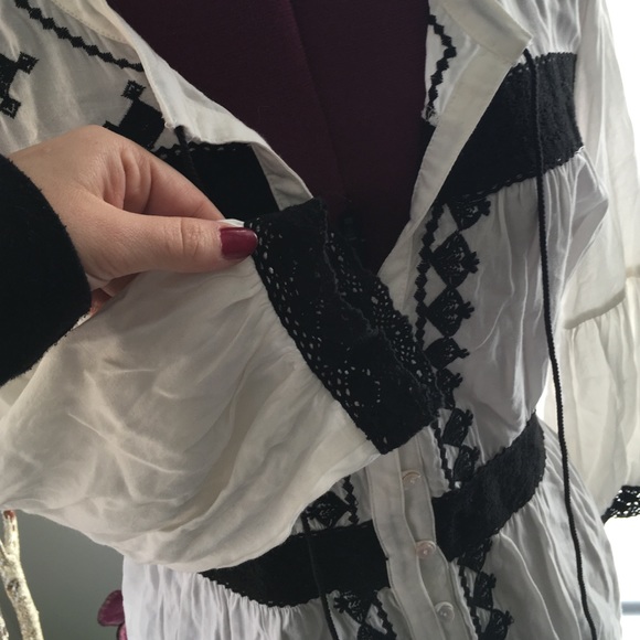 Beautiful blouse - Picture 3 of 4