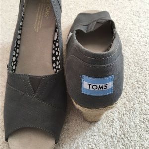 Women's TOMS wedges size 9.5
