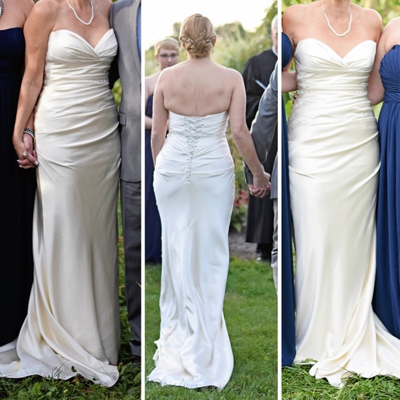 Sheath Sweetheart Wedding Gown w/ natural waist. - Picture 2 of 3