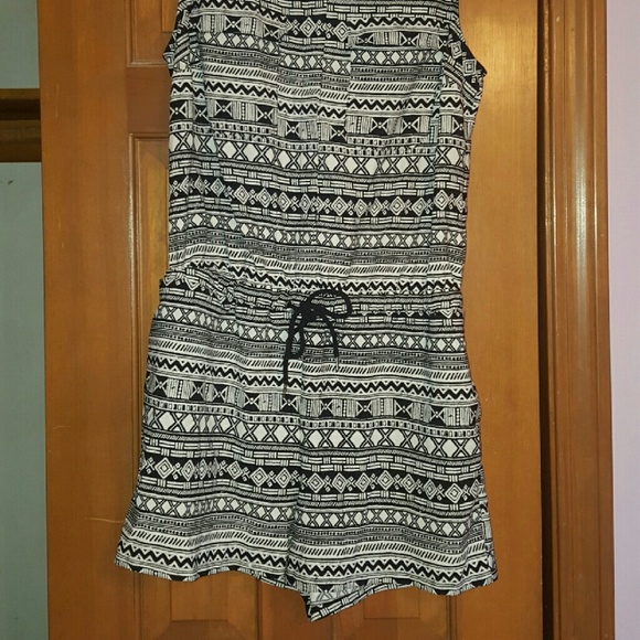Romper - Picture 2 of 2
