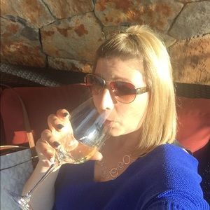 Meet your Posher, Laurel