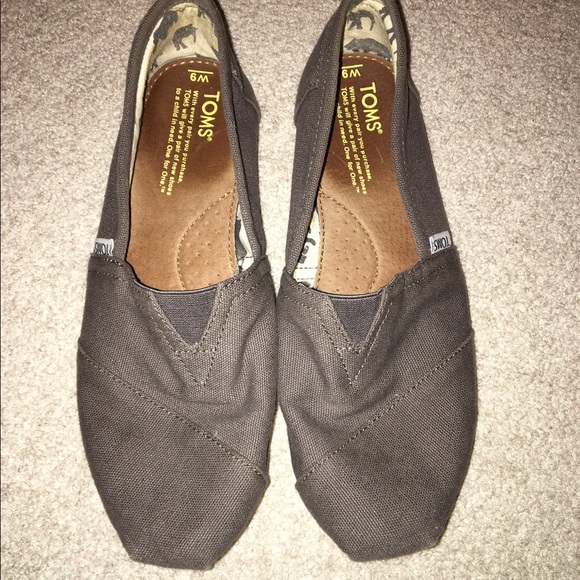 TOMS women's size 9