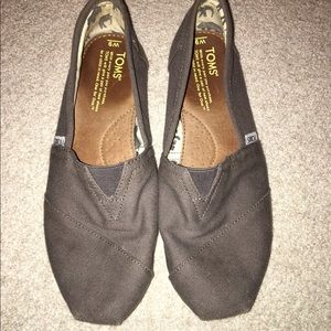 TOMS women's size 9