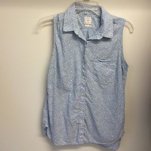 Sleeveless gap floral button up