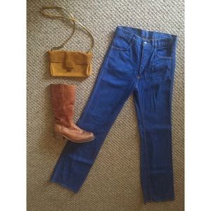 Supreme high-waisted boot cut Jean.