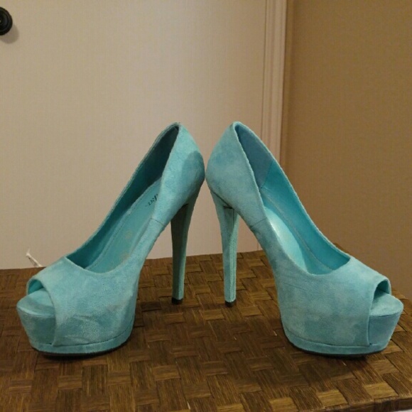 Beautiful teal heels!! - Picture 2 of 3