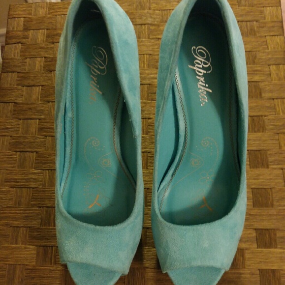 Beautiful teal heels!! - Picture 3 of 3