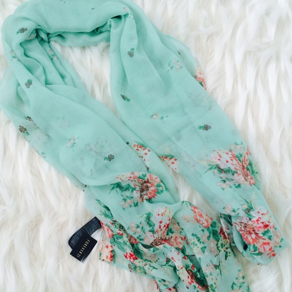 FOREVER 21 Scarf