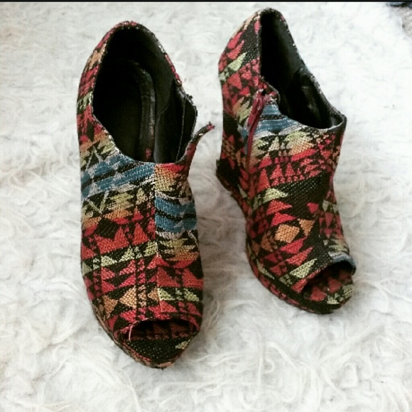 Tribal Wedges