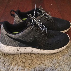 Size 7 Nike custom flyknit Roshes