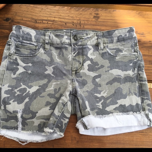 Camo cut off shorts
