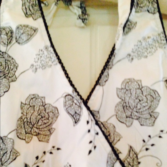 Halter Top Beautiful Pattern - Picture 2 of 3