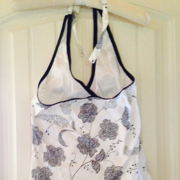 Halter Top Beautiful Pattern - Picture 3 of 3