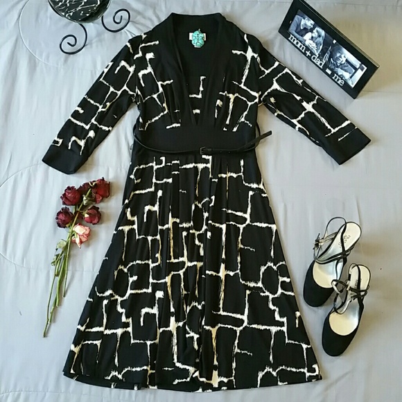 Talbots Dresses & Skirts - TALBOTS SIZE 8 BLACK CREAM 3/4 SLEEVE DRESS