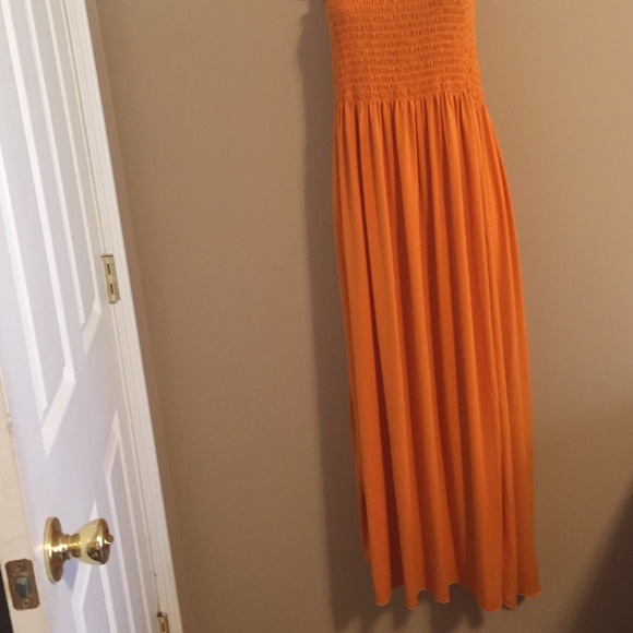 Sleeveless floorlength dress