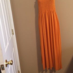 Sleeveless floorlength dress