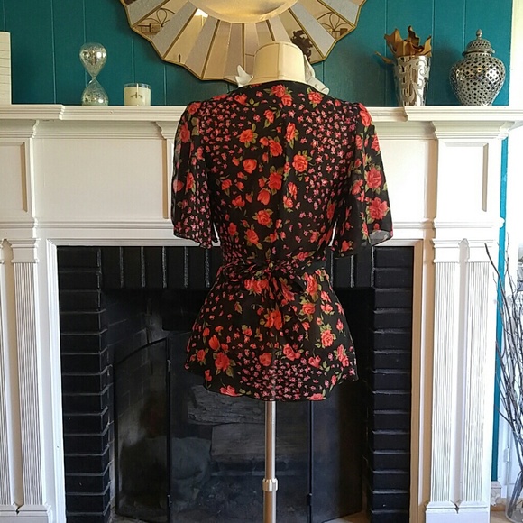 Floral split sleeve top - Picture 2 of 4