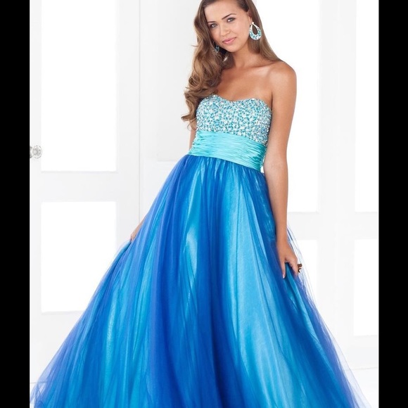 *Price Firm*NWT Blue Prom Dress