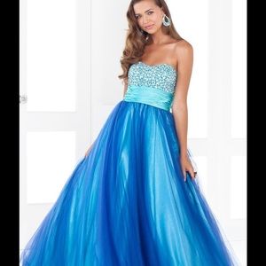 *Price Firm*NWT Blue Prom Dress