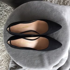 Pour La Victoire black suede pumps