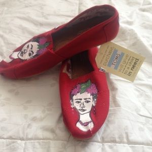 ✨NWT Custom Painted Red Toms