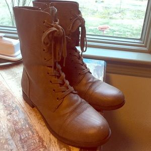 Greige leather rampage combat boots