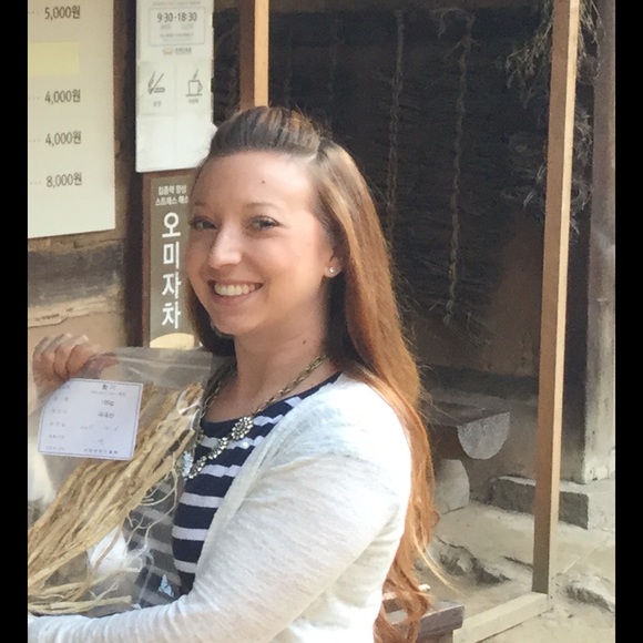 Meet your Posher, Kim - Picture 2 of 2