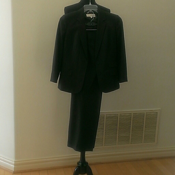 Pants suit