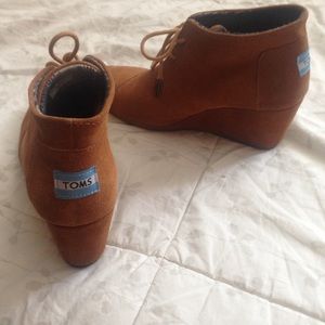 ✨NWOT Toms Chestnut Wedge Boot