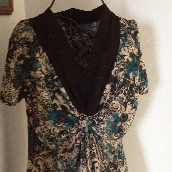 Susan Lawrence Tops - Susan Lawrence dressy short sleeve beige print top