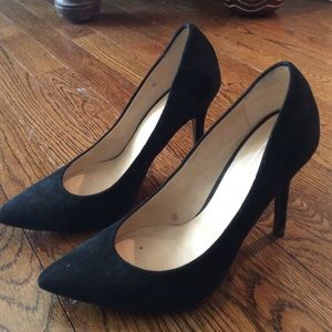 Black suede top shop pumps