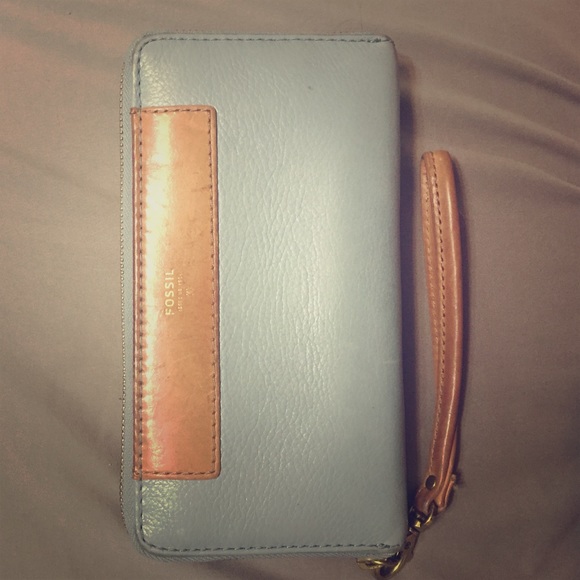 LIGHT BLUE FOSSIL WRIST WALLET💘