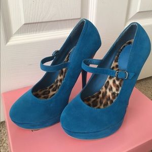 Beautiful blue high heels.